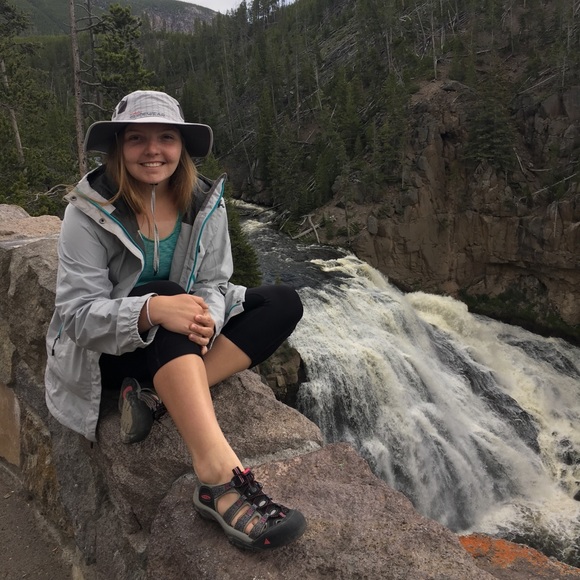 Meet Your Posher - Picture 3 of 4